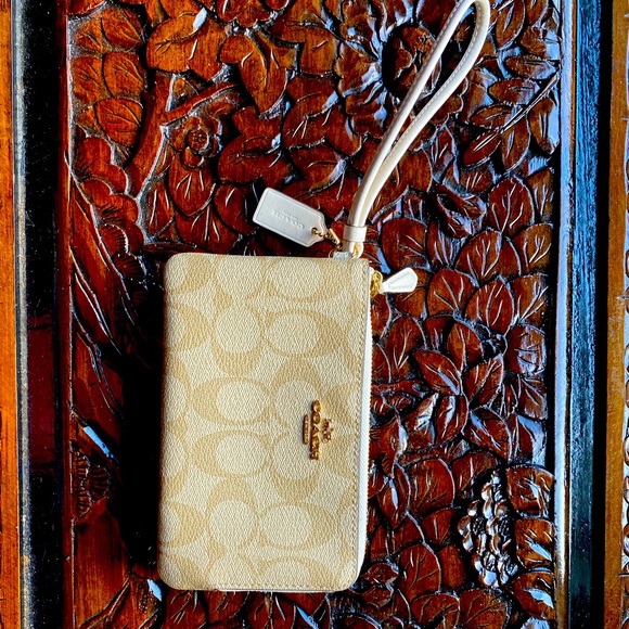 Coach signature double corner zip clutch wristlet BNWT - Picture 2 of 9